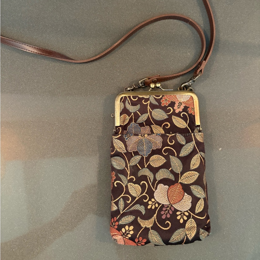 AYANOKOJI "Purse Walking Pochette" in gold brocade.